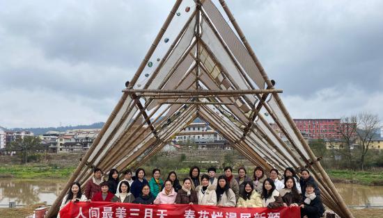 人間最美三月天，春花爛漫展新顏 市數(shù)據(jù)集團(tuán)工會(huì)開(kāi)展“3.8婦女節(jié)”主題DIY活動(dòng)